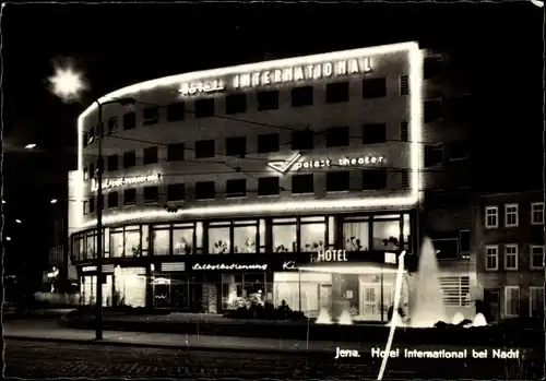 Ak Jena, Hotel International bei Nacht, Leuchtreklame