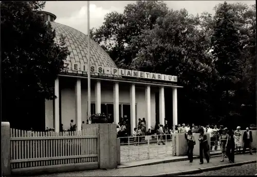 Ak Jena in Thüringen, Zeiss-Planetarium, Besucher