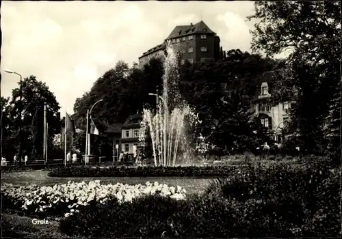 Ak Greiz im Vogtland, Springbrunnen, Platz, Burg