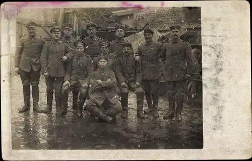 Foto Ak Deutsche Soldaten in Uniformen, Gruppenaufnahme, I WK