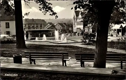 Ak Kastellaun im Hunsrück, Platz, Springbrunnen