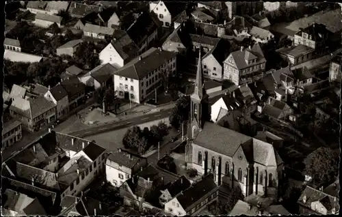 Ak Bad Bergzabern an der Weinstraße Pfalz, Katholische Pfarrkirche St. Martin, Luftaufnahme