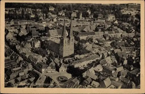 Ak Quedlinburg im Harz, Fliegeraufnahme, Panorama, Kirche