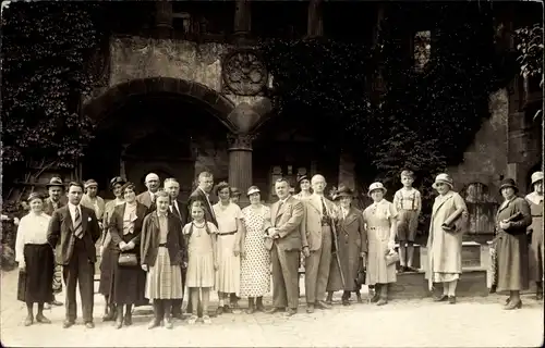 Ak Heidelberg am Neckar, Schloss, Besuchergruppe