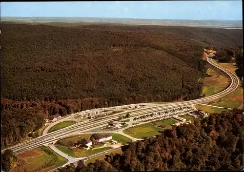 Ak Rohrbrunn Weibersbrunn, Autobahnrasthaus im Spessart, Motel, Fliegeraufnahme
