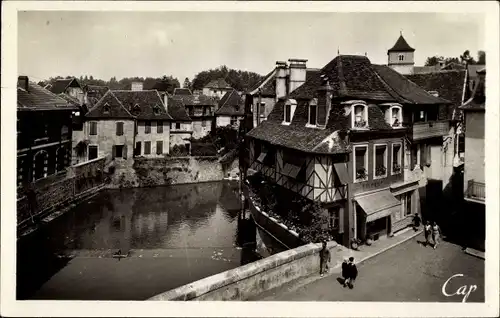 Ak Salies de Béarn Pyrénées Atlantiques, Alte Häuser am Pont de la Lune