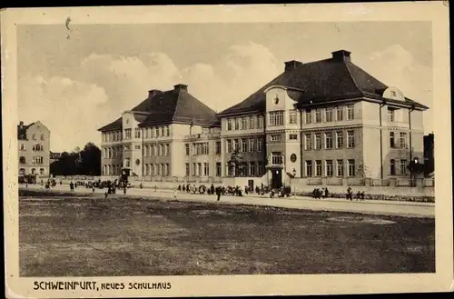 Ak Schweinfurt Unterfranken Bayern, Straßenpartie mit Blick auf neues Schulhaus