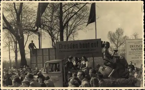 Foto Dresden, Dresden baut auf, Festwagen, Sammlung für den Wiederaufbau