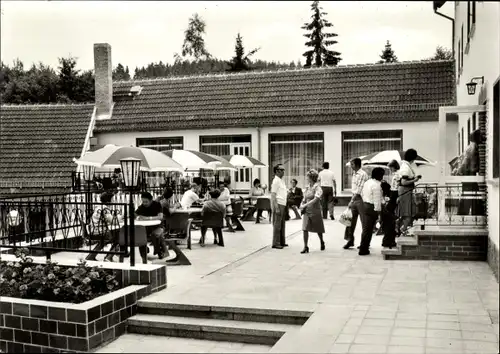 Ak Eisenberg in Thüringen, Walkmühle, Betriebsferienheim, Terrasse