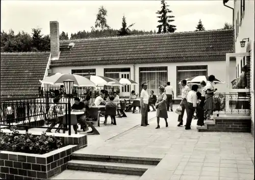 Ak Eisenberg in Thüringen, Walkmühle, Betriebsferienheim, Terrasse