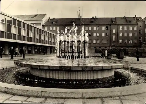 Ak Cottbus in der Niederlausitz, Springbrunnen, Volksbuchhandlung Jenny Marx