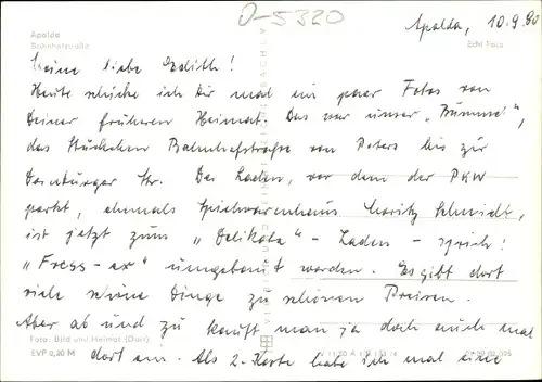 Ak Apolda Thüringen,  Bahnhofstraße, Auto, Passanten, Cafe