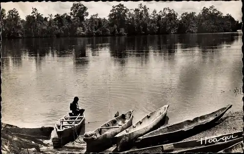Ak Brazzaville Französisch Kongo, Fluss Djoué, Boote am Ufer