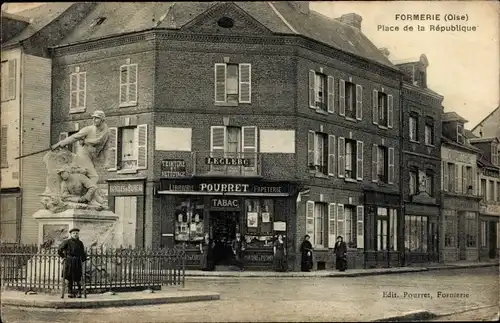 Ak Formerie Oise, Platz der Republik