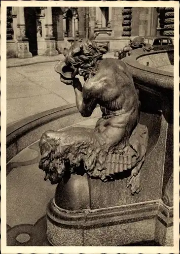 Ak Hamburg, Rathaus, Ehrenhof, Gesundes Trinkwasser, symbolische Plastik am Brunnen