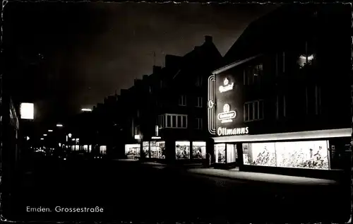 Ak Emden in Ostfriesland, Grossestraße, Geschäft Ottmanns, Nachtbeleuchtung