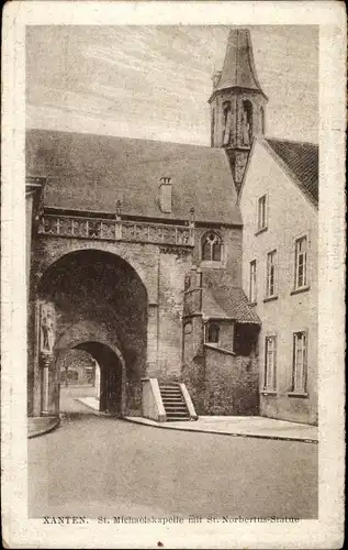 Ak Xanten am Niederrhein, St. Michaelskapelle mit St. Norbertus Statue