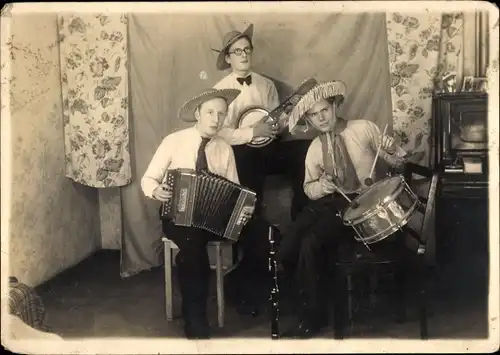 Foto Musikband, Musikkapelle, Akkordeon, Trommel