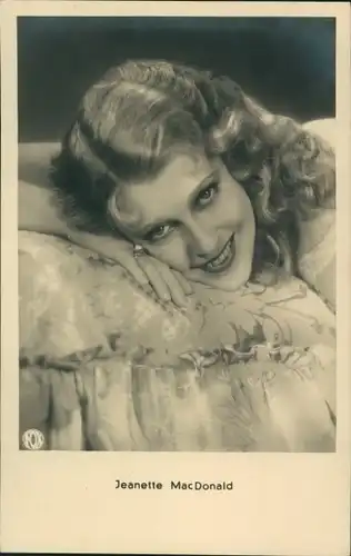 Ak Schauspielerin Jeanette MacDonald, Portrait, liegend