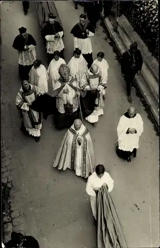 Foto Prozession, Geistliche, Soldat, Bischof