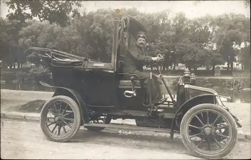 Foto Ak Mann in einem Automobil, Charles Wagner