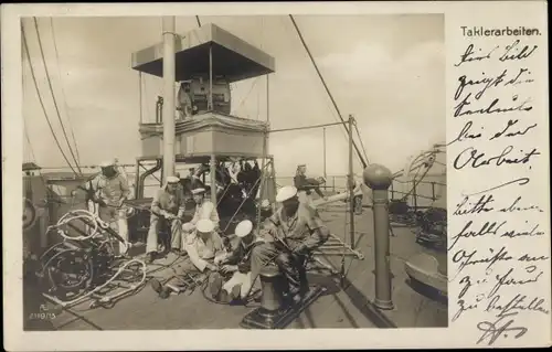 Ak Taklerarbeiten, Deutsche Marinesoldaten in Uniformen, Schiff