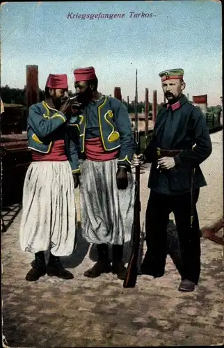 Ak Kriegsgefangene Turkos, Französische Kolonialkrieger, Beim Zigarette rauchen, I. WK