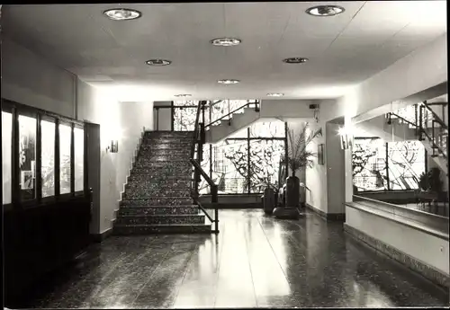 Ak Ronneburg in Thüringen, Kulturhaus Karl Marx der SDAG Wismut, Eingangsbereich