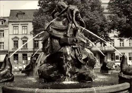 Ak Schwerin in Mecklenburg, Brunnen am Grünthalplatz