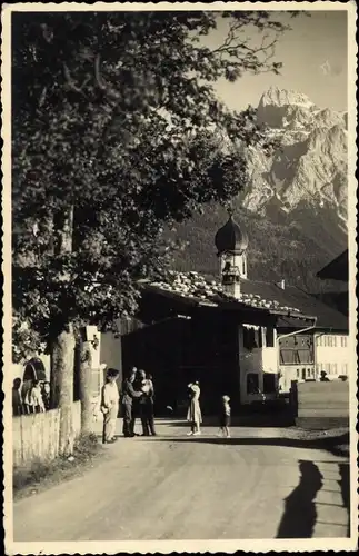 Foto Ak Krün an der Isar, Ortsansicht, Berge