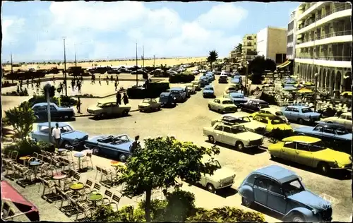 Ak Canet d'Aude, Place de la Mediterranee, Autos