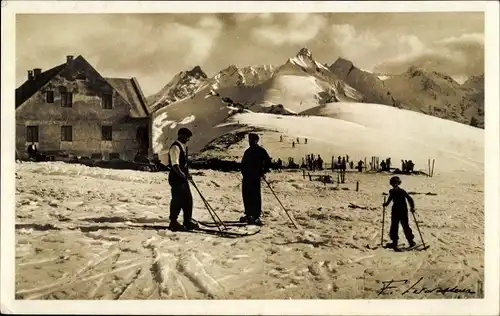 Ak Pyrénées-Atlantiques, L'Hotel du Col, d'Aubisque, Skifahrer, Skipiste, Berge