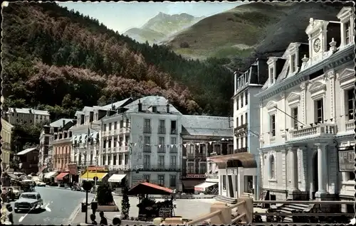 Ak Cauterets Hautes Pyrénées, La place de la Mairie