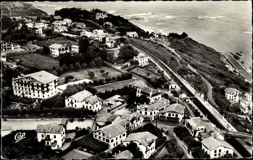 Ak Guéthary Pyrénées Atlantiques, Vue aerienne, vue generale