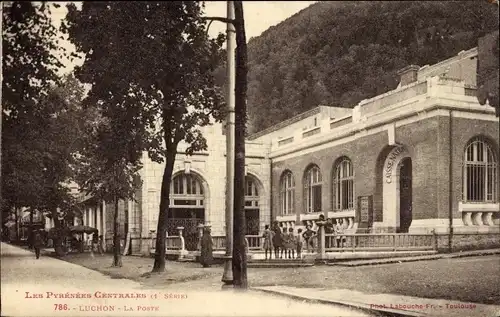 Ak Bagneres de Luchon Haute Garonne, La Poste