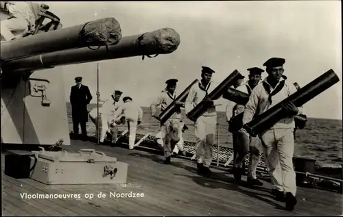 Ak Niederländisches Kriegsschiff, Flottenmanöver, Seeleute