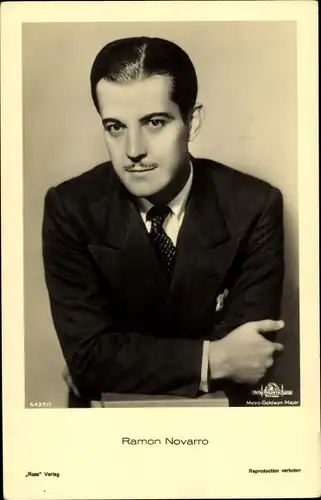 Ak Schauspieler Ramon Novarro, Portrait, Anzug, Krawatte