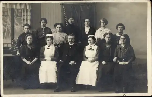 Foto Ak Korfantów Friedland Oberschlesien, Gruppenbild, Rotes Kreuz-Schwestern