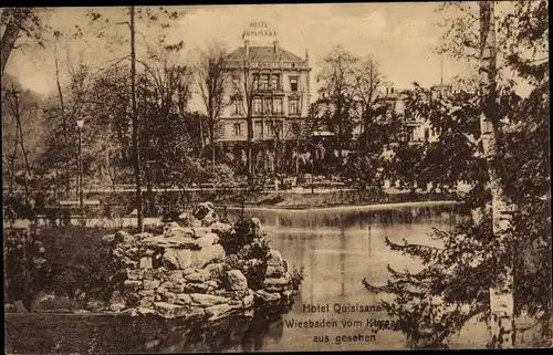 Ak Wiesbaden in Hessen, Hotel Quisisana vom Kurgarten aus gesehen