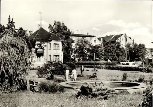 Ak Ronneburg in Thüringen, Karl Marx Platz, Springbrunnen