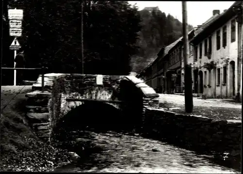 Foto Ak Leutenberg in Thüringen, Neustadt, Ilmbachbrücke