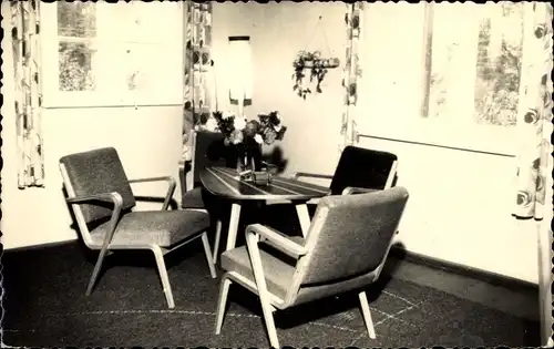 Foto Ak Kollm Quitzdorf am See, Innenansicht von einem Wohnhaus