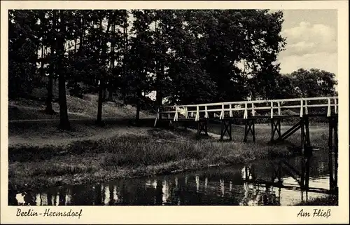 Ak Berlin Reinickendorf Hermsdorf, Am Fließ, Holzbrücke, Uferweg