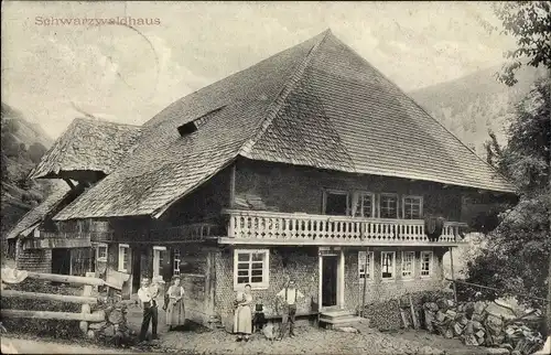 Ak Hinterzarten im Schwarzwald, Schwarzwaldhaus, Hof