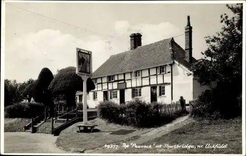 Ak Uckfield East Sussex England, Der Pfau bei Shortbridge