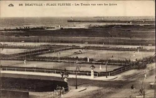 Ak Deauville La Plage Fleurie Calvados, Tennis in Richtung der Anlegestellen gesehen