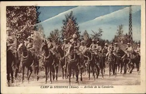 Ak Sissonne Aisne, Camp de Sissonne, Ankunft der Kavallerie