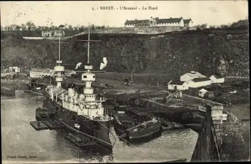 Ak Brest Finistère, L'Arsenal, Le Fond