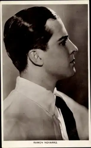 Ak Schauspieler Ramon Novarro, Portrait im Profil