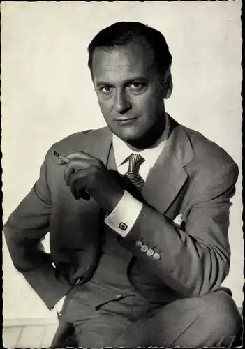 Ak Schauspieler Curd Jürgens, Portrait, Zigarette